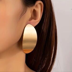 NWT Golden Oval Shape Stud Earrings .